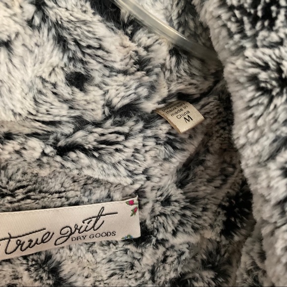 SOLD ✨ HP ✨ Boutique Faux Fur Shearling Coat - Picture 3 of 6